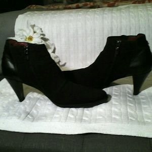 Donald J Pliner black booties